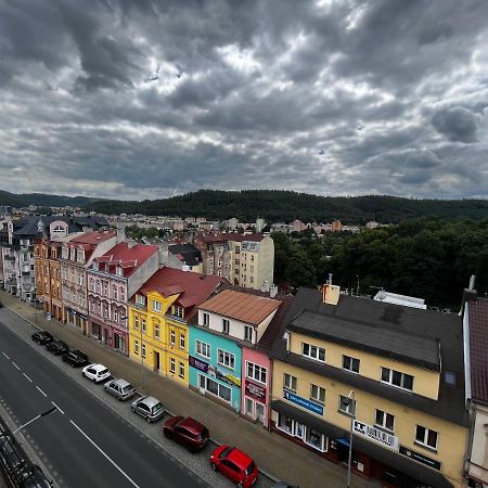 Large 3 Bedroom Apartment With City Skyline View Karlovy Vary Luaran gambar